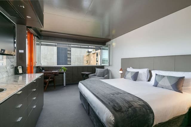 Deluxe Suite, Balcony