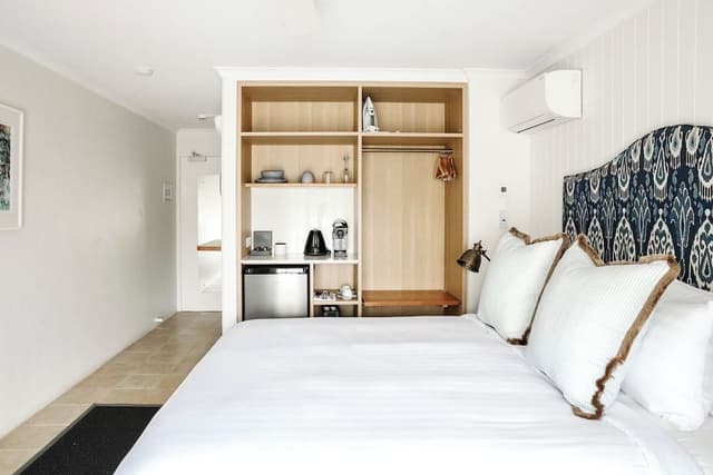 Deluxe Room, 1 King Bed
