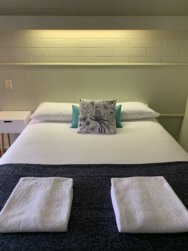 Comfort Room, 1 Queen Bed
