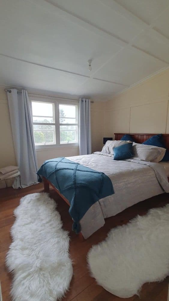 Traditional House, 3 Bedrooms, Valley View, Mountainside