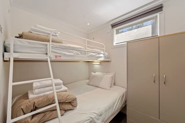 Deluxe 3 Bedroom Lakefront Cabin