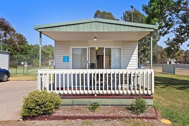 Standard 2 Bedroom Cabin - Sleeps 6