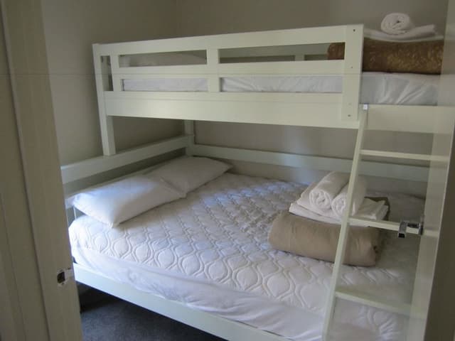 Deluxe 3 Bedroom Marina Cabin