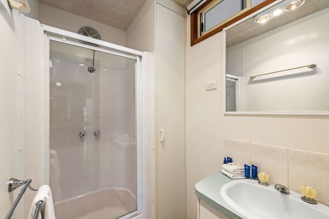 Standard 2 Bedroom Cabin - Sleeps 5