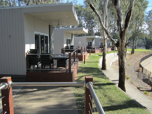 Deluxe 3 Bedroom Marina Cabin