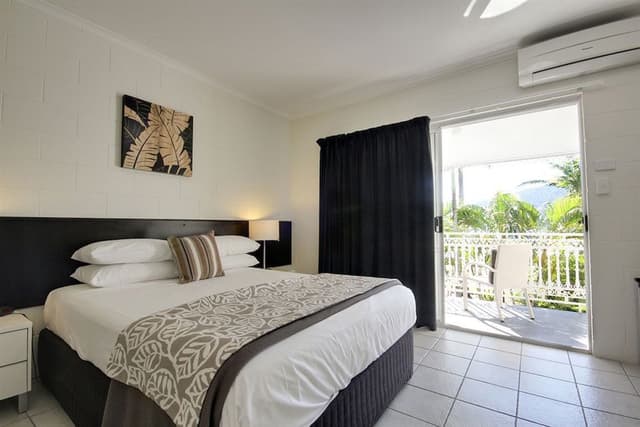 Queen Room with Balcony and Bayview