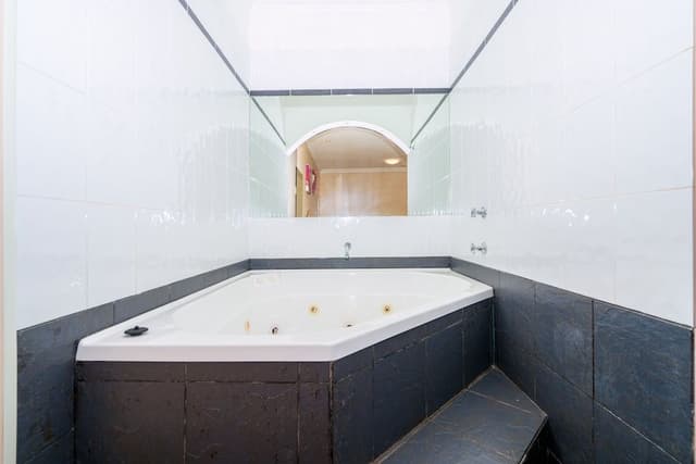 King Spa Suite