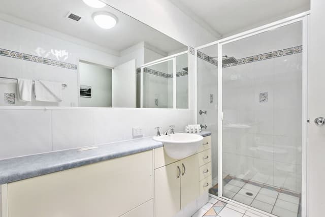2 Bedroom Seaview Apartment