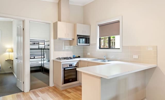 Deluxe 2 Bedroom Cabin - Sleeps 6