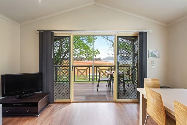 Superior 2 Bedroom Lakeview Cabin