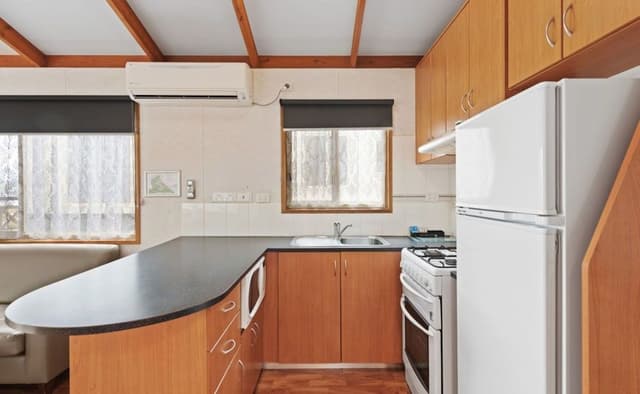 Superior 2 Bedroom Cabin - Sleeps 5