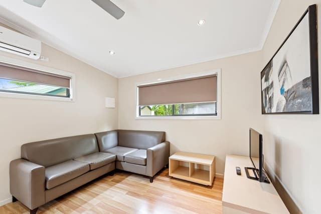 Deluxe 2 Bedroom Cabin - Sleeps 6
