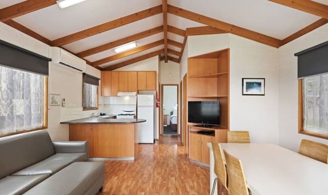 Superior 2 Bedroom Cabin - Sleeps 5