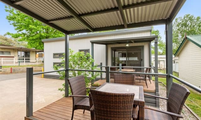 Deluxe 2 Bedroom Cabin - Sleeps 6