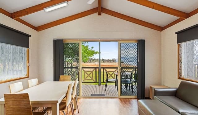 Superior 2 Bedroom Cabin - Sleeps 5