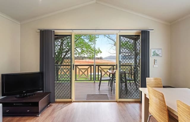 Superior 2 Bedroom Lakeview Cabin