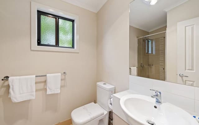 Deluxe 2 Bedroom Cabin - Sleeps 6