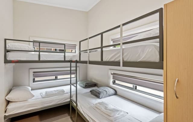 Deluxe 2 Bedroom Cabin - Sleeps 6