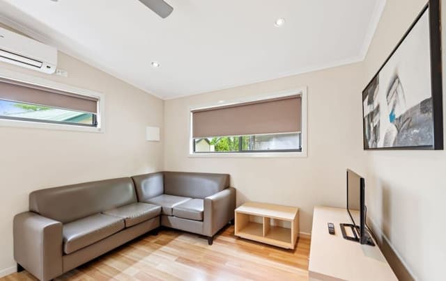 Deluxe 2 Bedroom Cabin - Sleeps 6