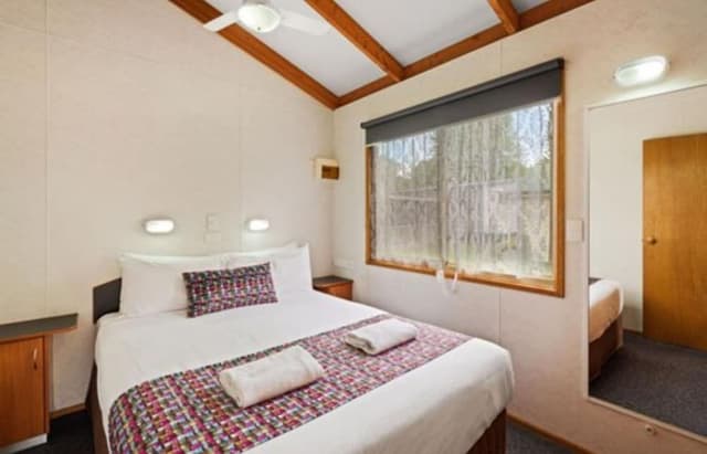 Superior 2 Bedroom Cabin - Sleeps 5