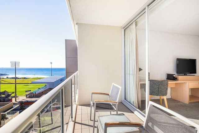 Executive Room, 1 King Bed, Balcony