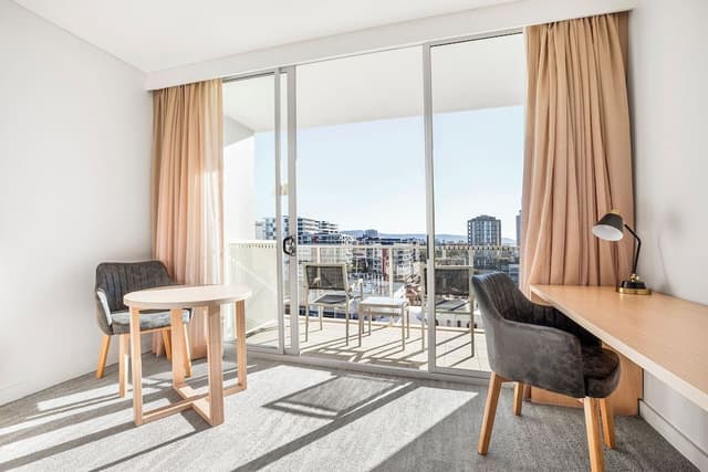 Executive Room, 1 King Bed, Balcony