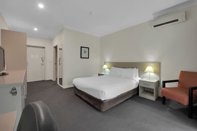 Deluxe Queen Room