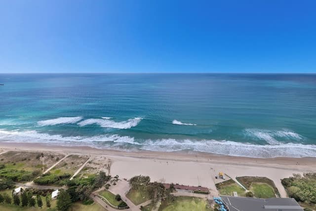 Four Bedroom Ocean View Apartment