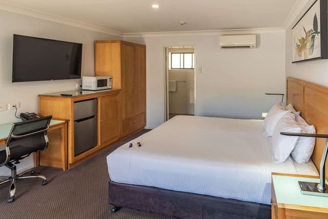 Executive Room, 1 King Bed, Microwave, Ground Floor