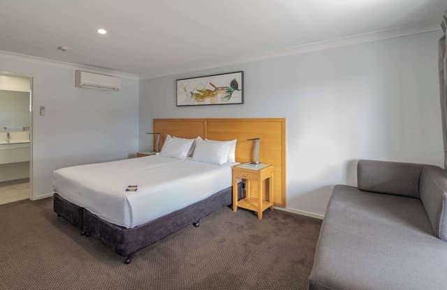 Deluxe Room, Multiple Beds, Non Smoking, Microwave