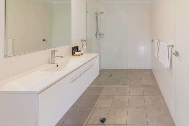 Executive Room, 1 King Bed, Microwave, Ground Floor