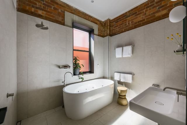 Deluxe Spa Room