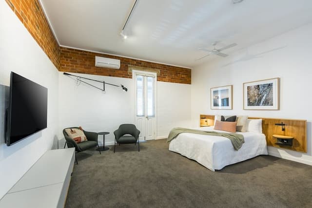 Deluxe Spa Room