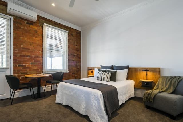 Studio Balcony Room