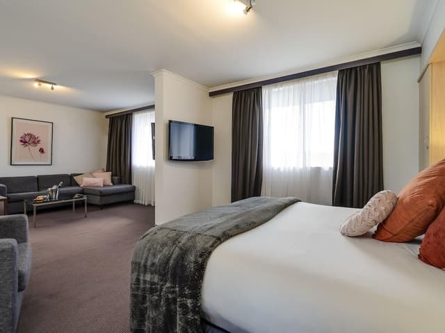 Deluxe Suite, 1 Queen Bed (Spa Bath)