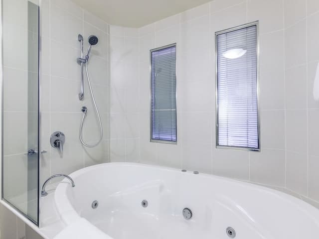 Deluxe Suite, 1 Queen Bed (Spa Bath)