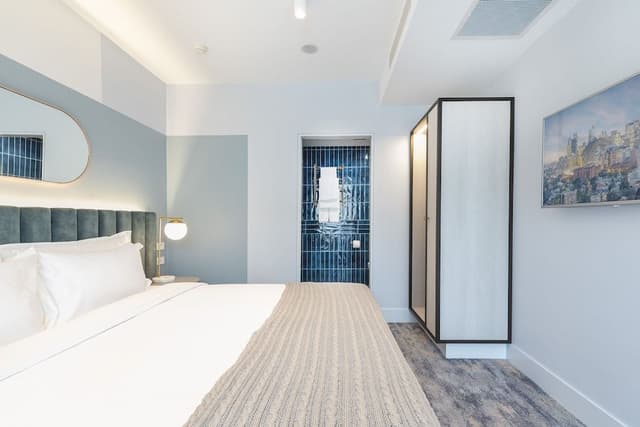 Modern Suite