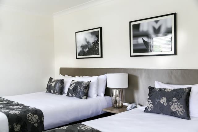 Courtyard Room