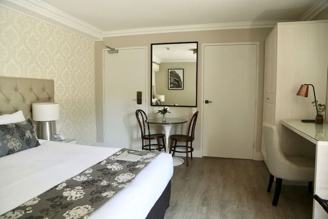 Courtyard Room