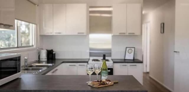 Winemaker's Cottage with Free Parking