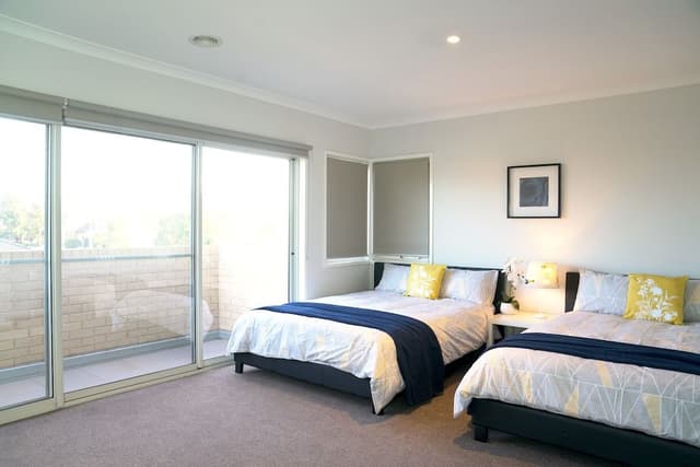 House, 6 Bedrooms