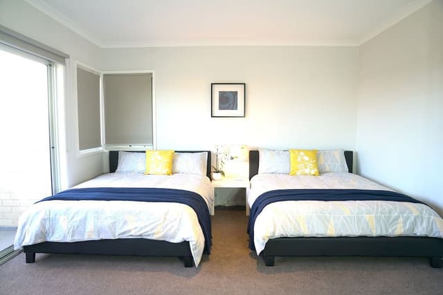 House, 6 Bedrooms