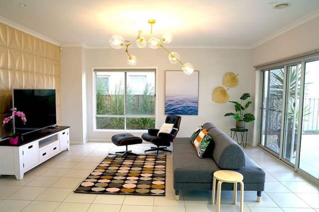 House, 6 Bedrooms