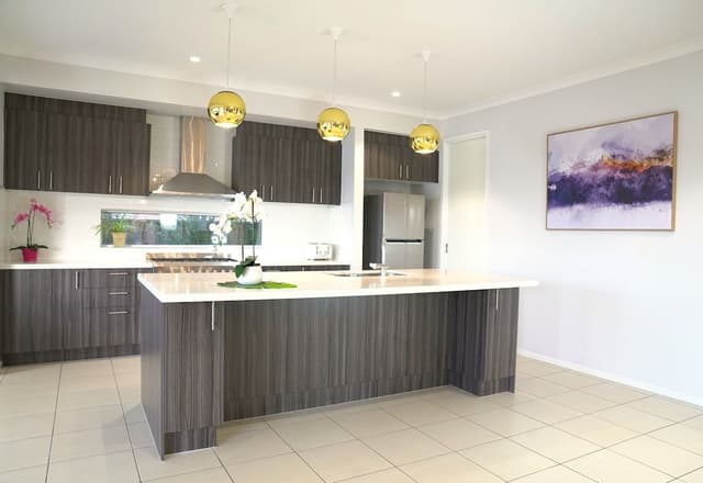 House, 6 Bedrooms