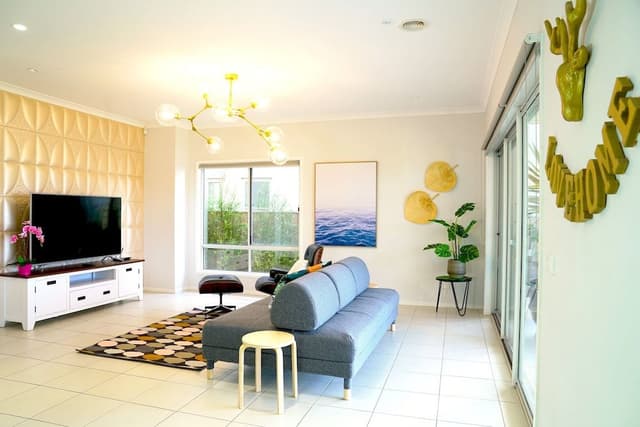House, 6 Bedrooms