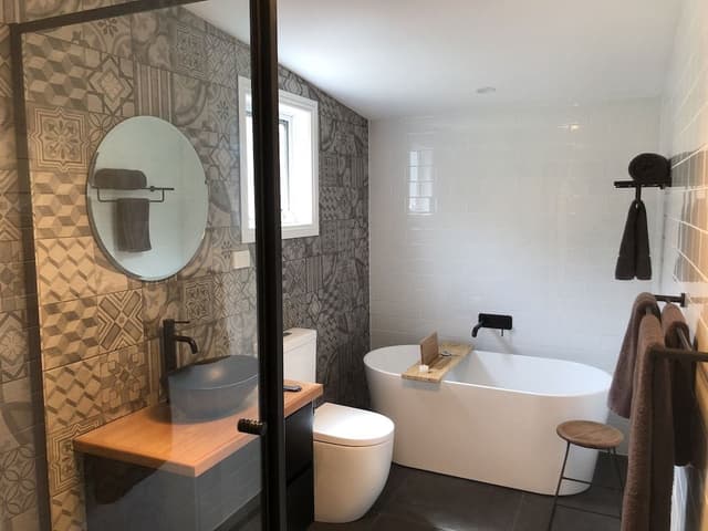 Superior Studio Suite, 1 King Bed, Bathtub