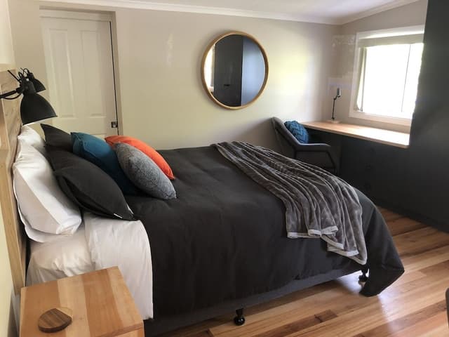 Superior Studio Suite, 1 King Bed, Bathtub