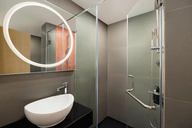 Luxe Queen Room