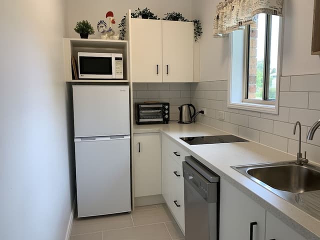 Comfort Apartment, 1 Queen Bed with Sofa bed, Mountain View, Ground Floor