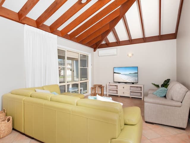 Occy's @ Fingal Bay (Tri bunk)
